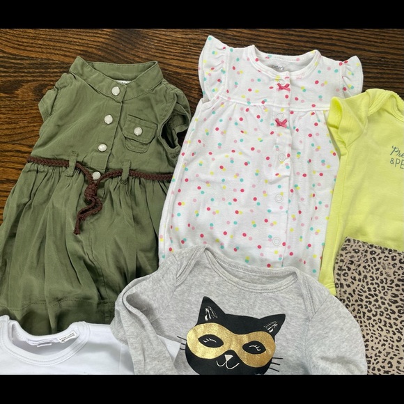 EUC! Lot of 11 Pieces of Baby Clothes! 3 Months! - Picture 3 of 6